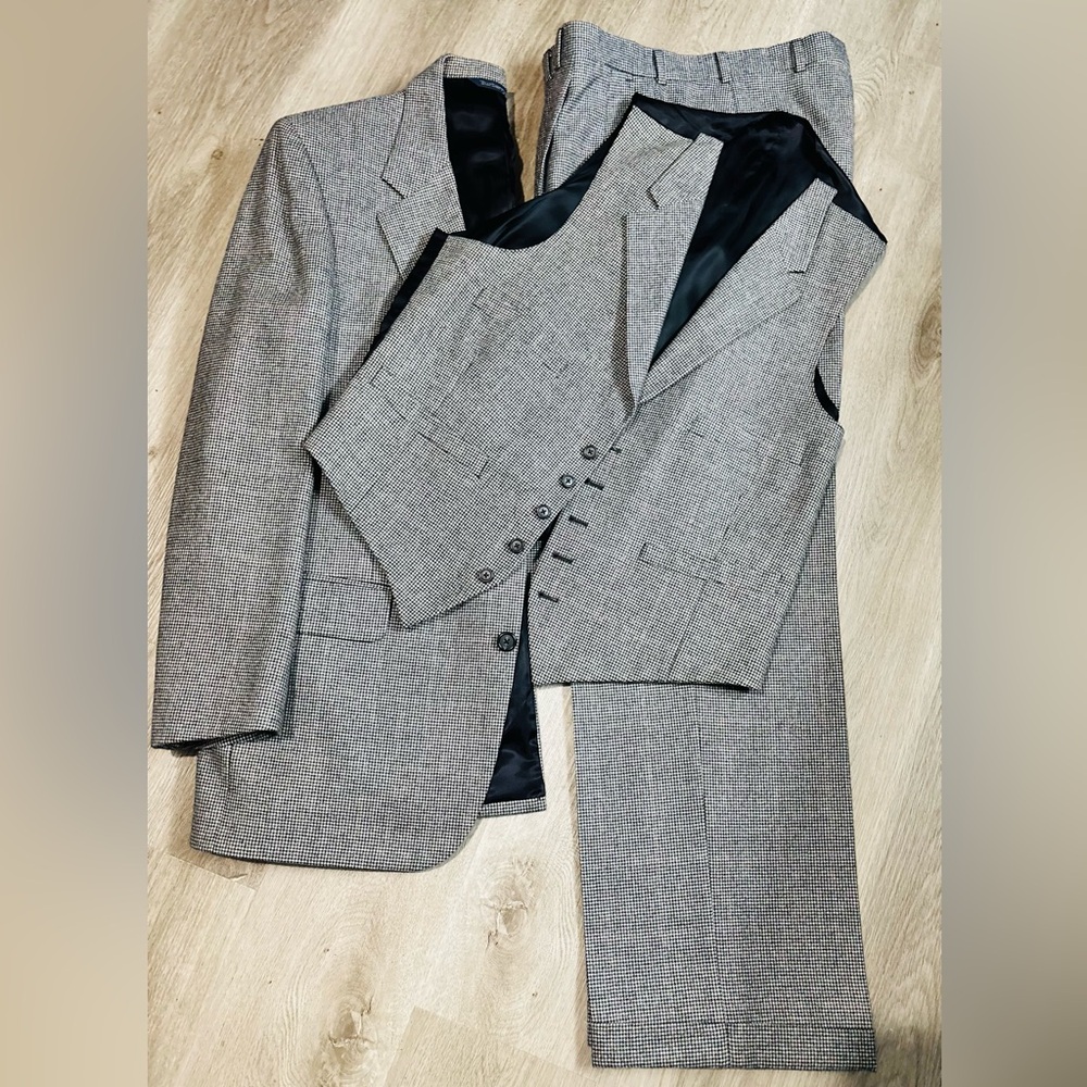 Burberry Grey Glen Plaid Three-Piece Suit - Jacket Vest Trousers